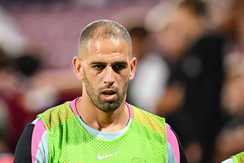 نجم الجزائر: بطاقة أمين عمر أثرت علينا أمام السودان